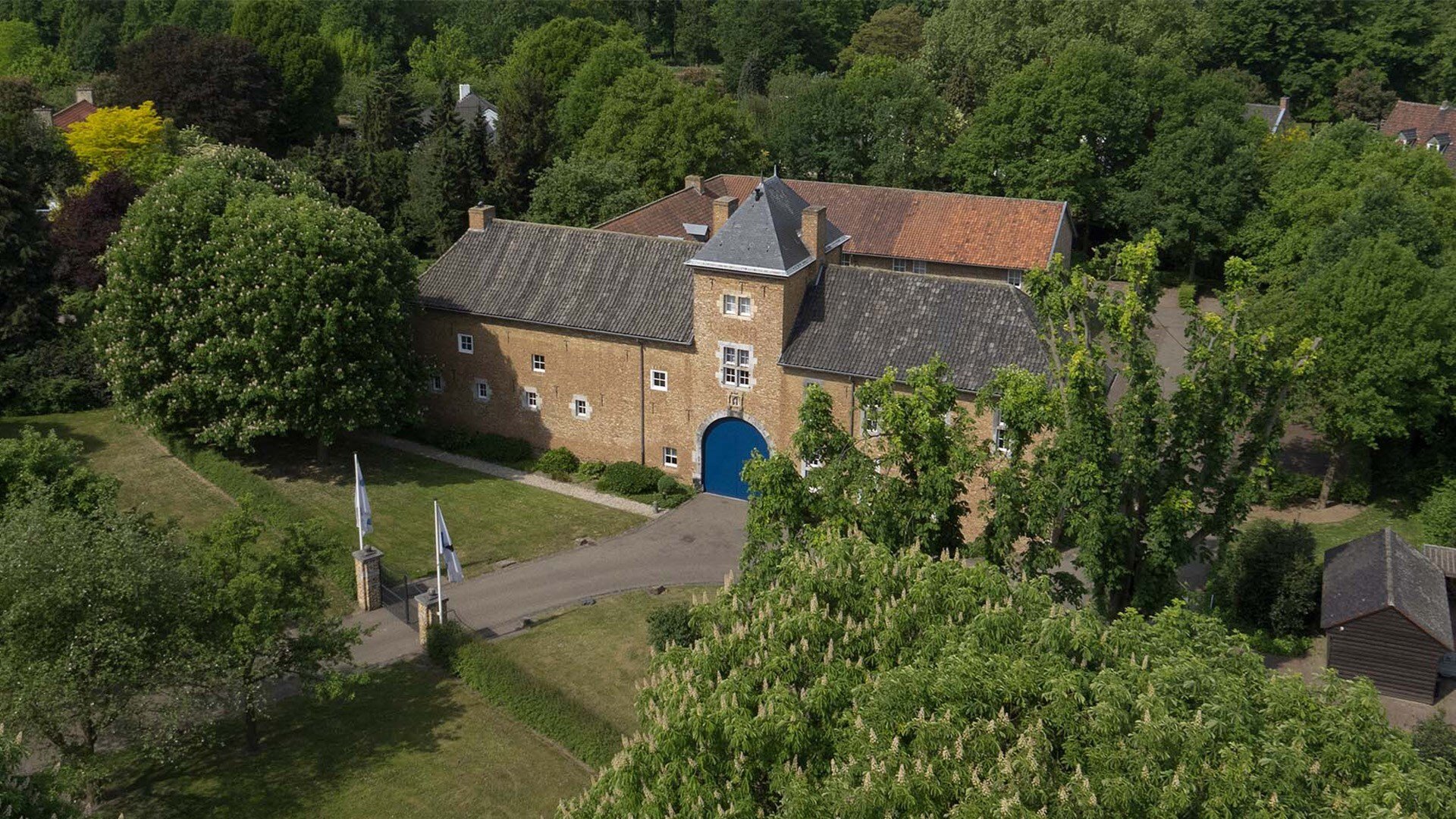 luchtfoto-hoofdkantoor-laudy